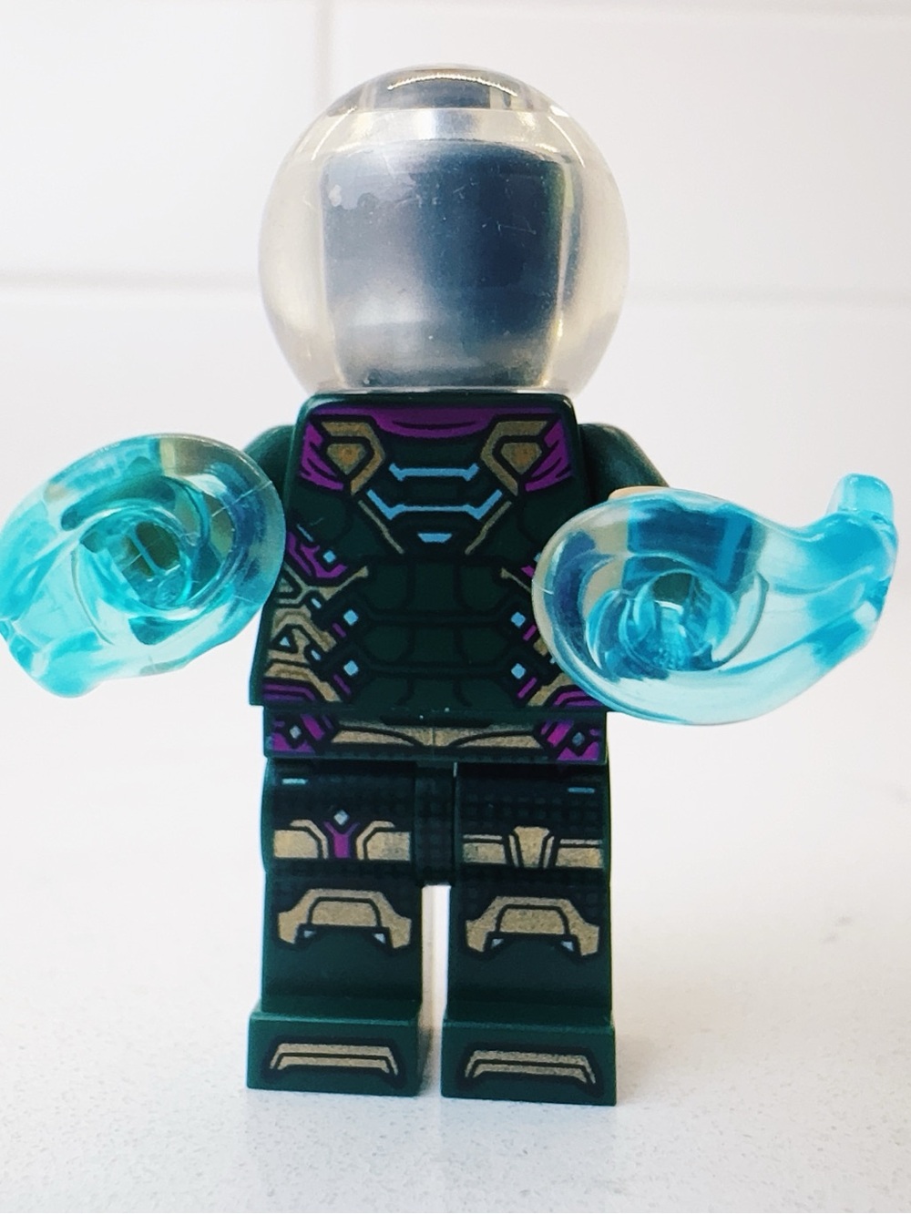 LEGO Minifig -  Super Heroes Spider-Man Far From Home - Mysterio Magenta Trim